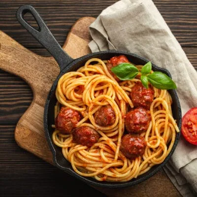 Спагетти в томатном соусе с фрикадельками - рецепт с фото