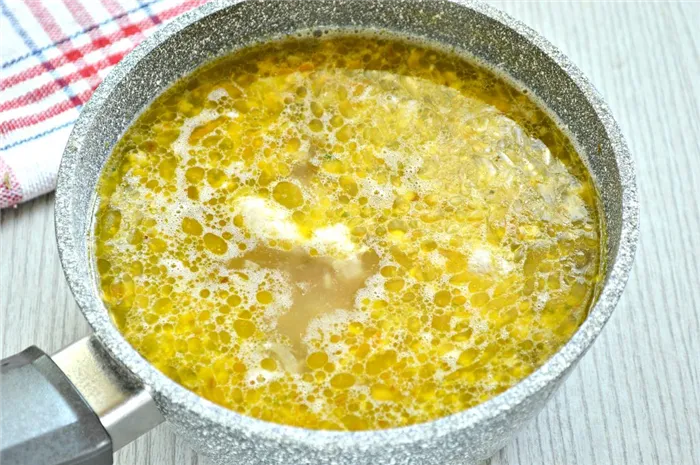 Фото рецепта - Куриный суп с овсяными хлопьями - шаг 5