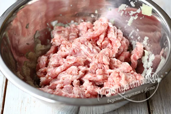Люля-кебаб из свиного фарша на шпажках в духовке