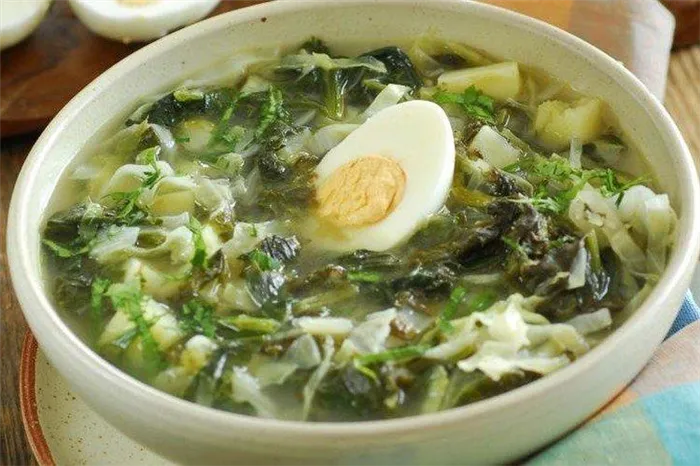 Щавелевый суп с капустой и яйцом