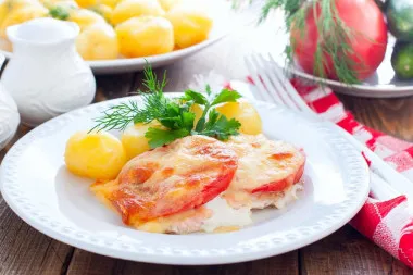 Горбуша с помидорами и сыром запеченная в духовке