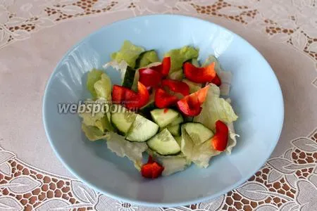 Новый салат с крабовым мясом и оливками