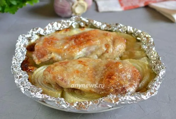 Куриные бедра в фольге в духовке - пошаговый рецепт