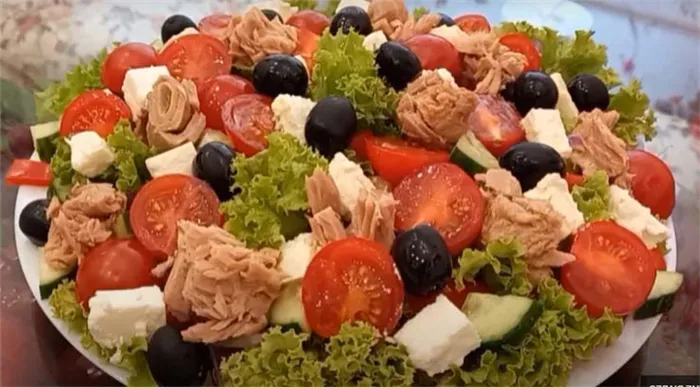 Салат с тунцом по- гречески