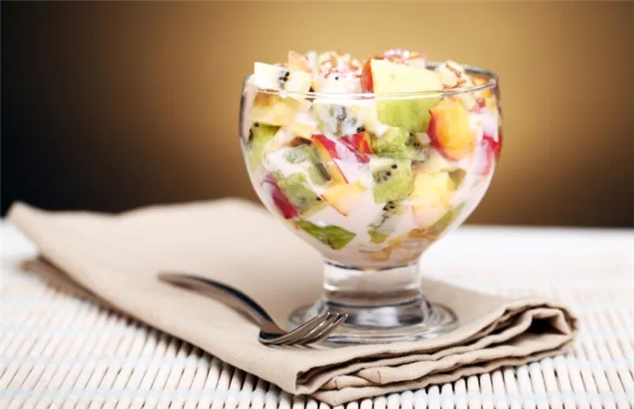 Вкусный фруктовый салат: рецепт простой с йогуртом