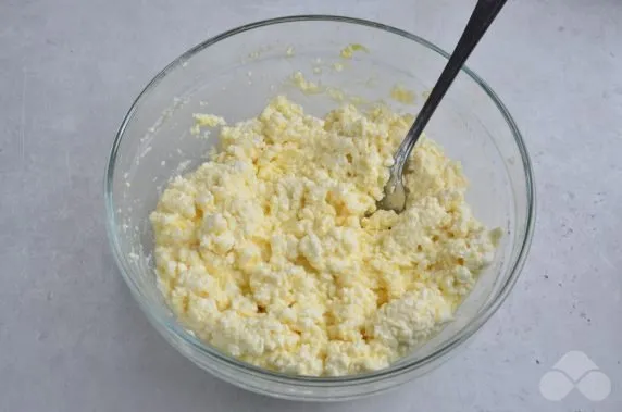 Сырники из зернистого творога – фото приготовления рецепта, шаг 1
