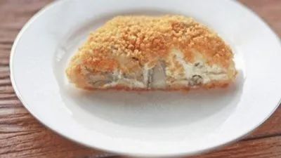 Курица с грибами и сыром в слоеном тесте