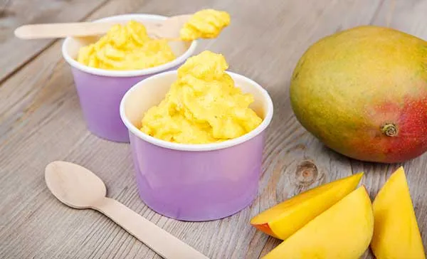 Мороженое из манго с кокосовыми сливками