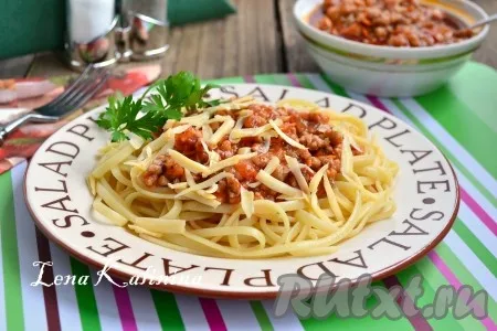 Спагетти с фаршем и томатным соусом - фото шаг 1