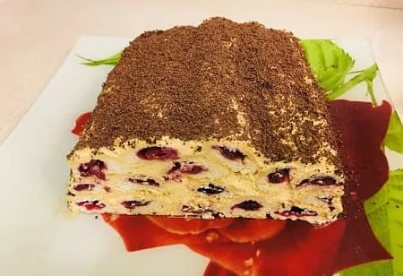 Торт «Монастырская изба» - рецепт с вишней и сметанный кремом с фото