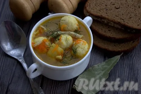 Куриный суп с сырными шариками и картофелем - фото шаг 1