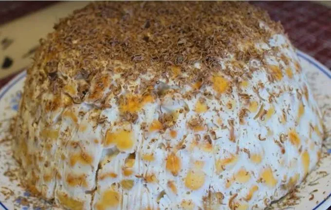 Торт из печенья «Рыбки» со сметаной и сгущенкой без выпечки