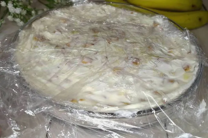 Торт из печенья «Рыбки» со сметаной и сгущенкой без выпечки