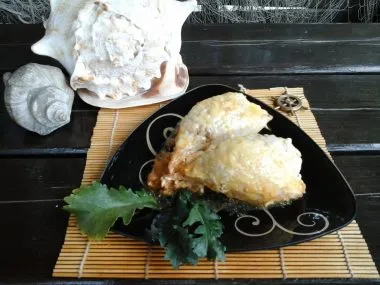 Кальмар, фаршированный грибами, рисом, яйцом, сыром