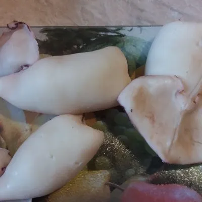 Фото рецепта - Кальмары, фаршированные грибами, сыром и яйцом - шаг 7