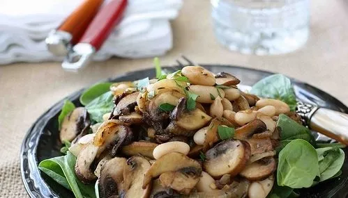 Как вкусно приготовить постный салат с грибами