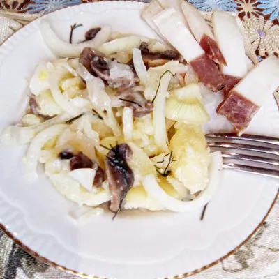 Картофельный «Минский» салат с грибами и квашеной капустой - рецепт с фото