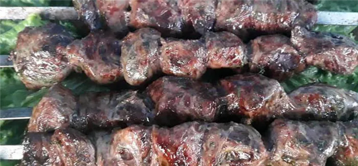 Жарим на мангале: шашлык из печени в жировой сетке