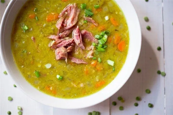 Суп из зеленого горошка с копченостями
