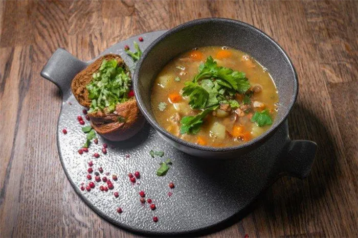 Гороховый суп с копчеными ребрышками и чечевицей