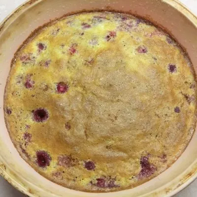 Клафутти с малиной — заливной пирог на молоке - рецепт с фото