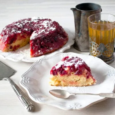 Пирог-перевертыш с ягодами - рецепт с фото