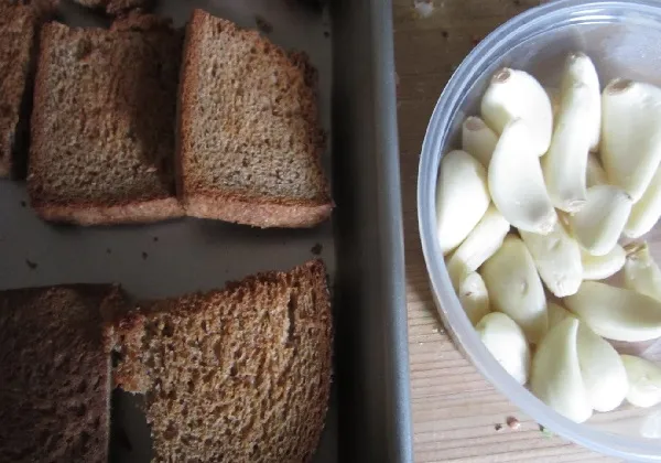 Как сделать гренки с чесноком и сыром