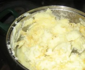 Картофельная запеканка с сырым фаршем - фото шаг 1