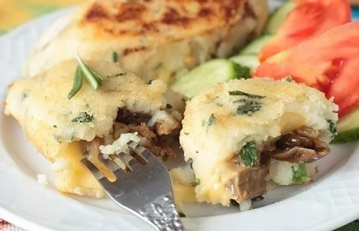 Картофельные зразы с грибами и сыром - пошаговый рецепт с фото
