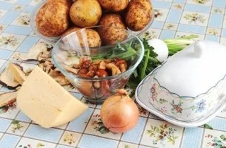 Картофельные зразы с грибами и сыром - фото шага 1