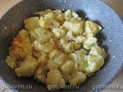 Жареная цветная капуста с яйцом в чесночном масле, Шаг 06