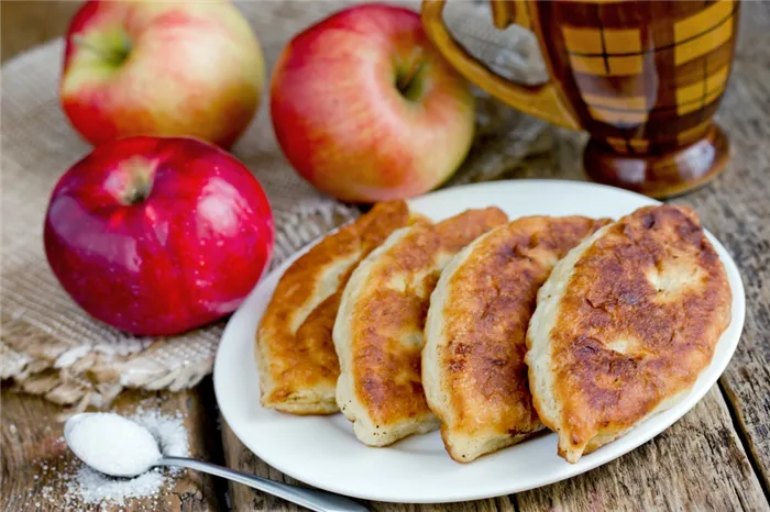 Фото рецепта - Жареные пирожки с яблоками - шаг 4