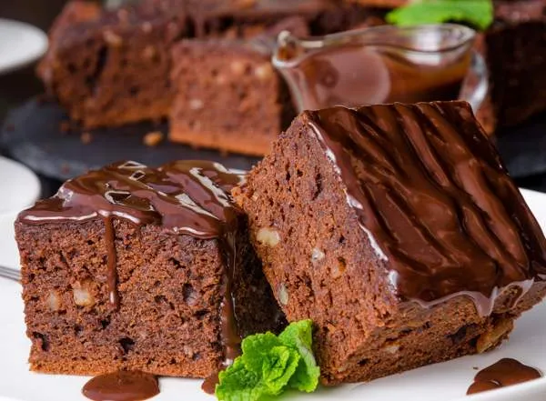 Шоколадный пирог с грецкими орехами в мультиварке