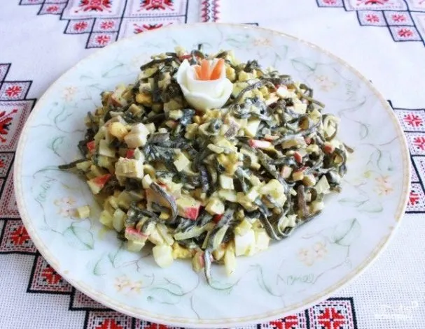 Салат с морской капустой и кукурузой