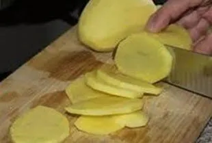 Картофельная запеканка с фаршем на сковороде