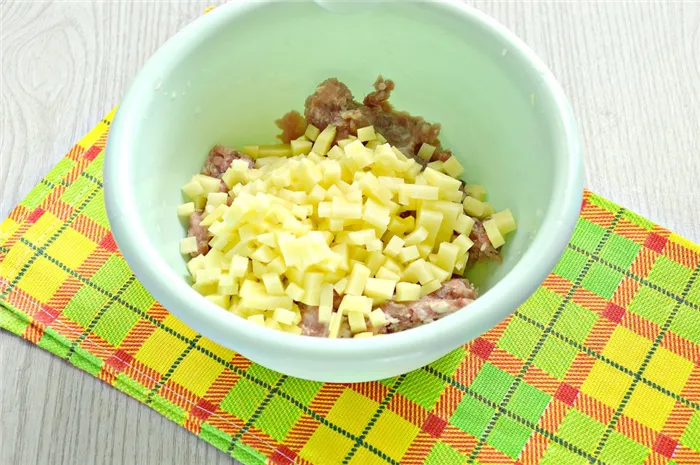 Фото рецепта - Домашние манты с мясным фаршем, картофелем и тыквой - шаг 2