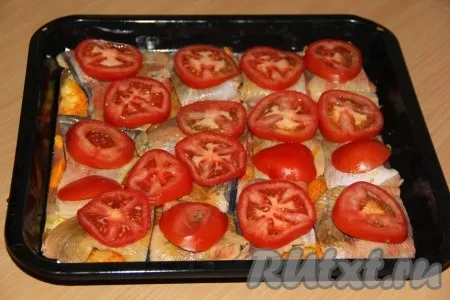 Горбуша с помидорами и сыром в духовке - фото шаг 3
