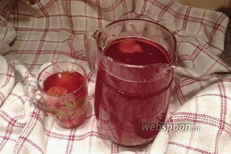 Фото рецепта Компот из клубники и вишни