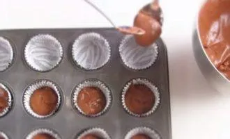 Пошаговый рецепт приготовления шоколадного кекса с вишней