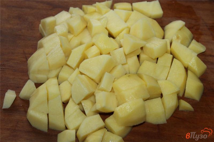 Фото приготовление рецепта: Картофельный суп с фрикадельками и цветной капустой шаг №1