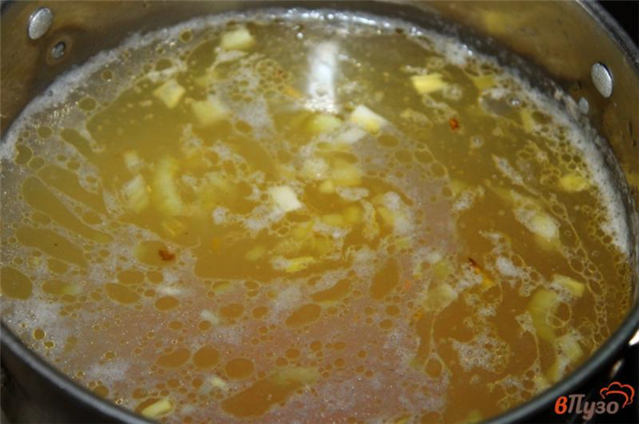 Фото приготовление рецепта: Картофельный суп с фрикадельками и цветной капустой шаг №4