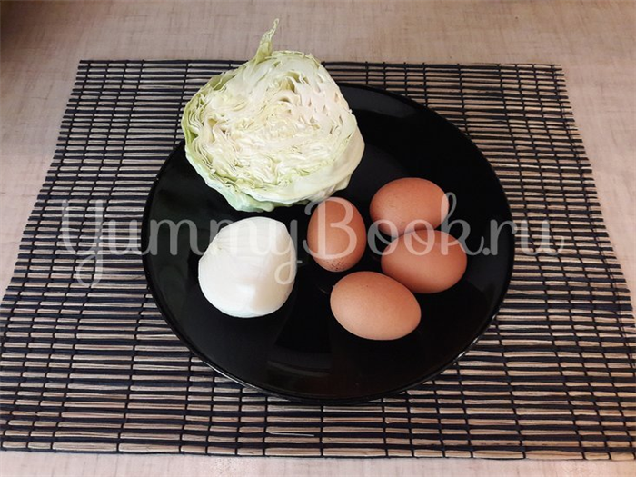 Капустный салат с яйцами и луком - шаг 1