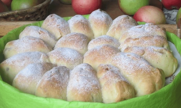 Пирог со сгущенкой – вкусные и быстрые рецепты с фото приготовления в духовке, в мультиварке и на сковороде