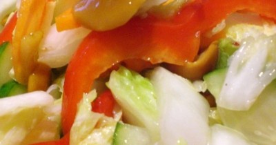 Салат из пекинской капусты с маринованным опятами