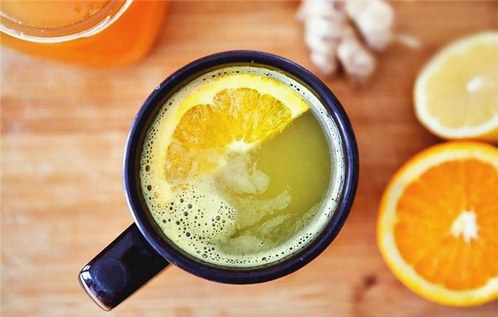Свежесваренный чай с лимоном