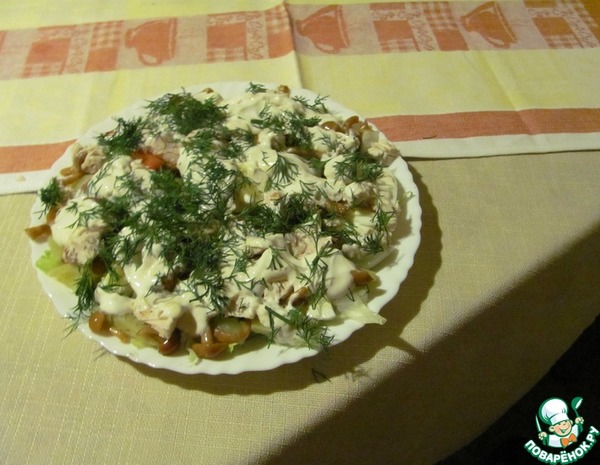 Салат с маринованными опятами и йогуртом