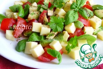 Рецепт: Салат с авокадо, сыром и помидорами