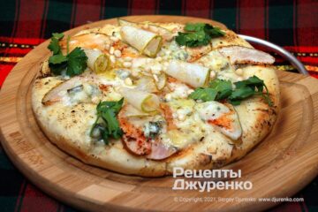 Фото рецепта пицца с грушей и горгонзолой
