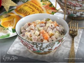 Салат с мясом кролика и фруктами