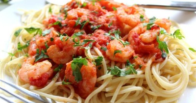Паста Спагетти с креветками и помидорами